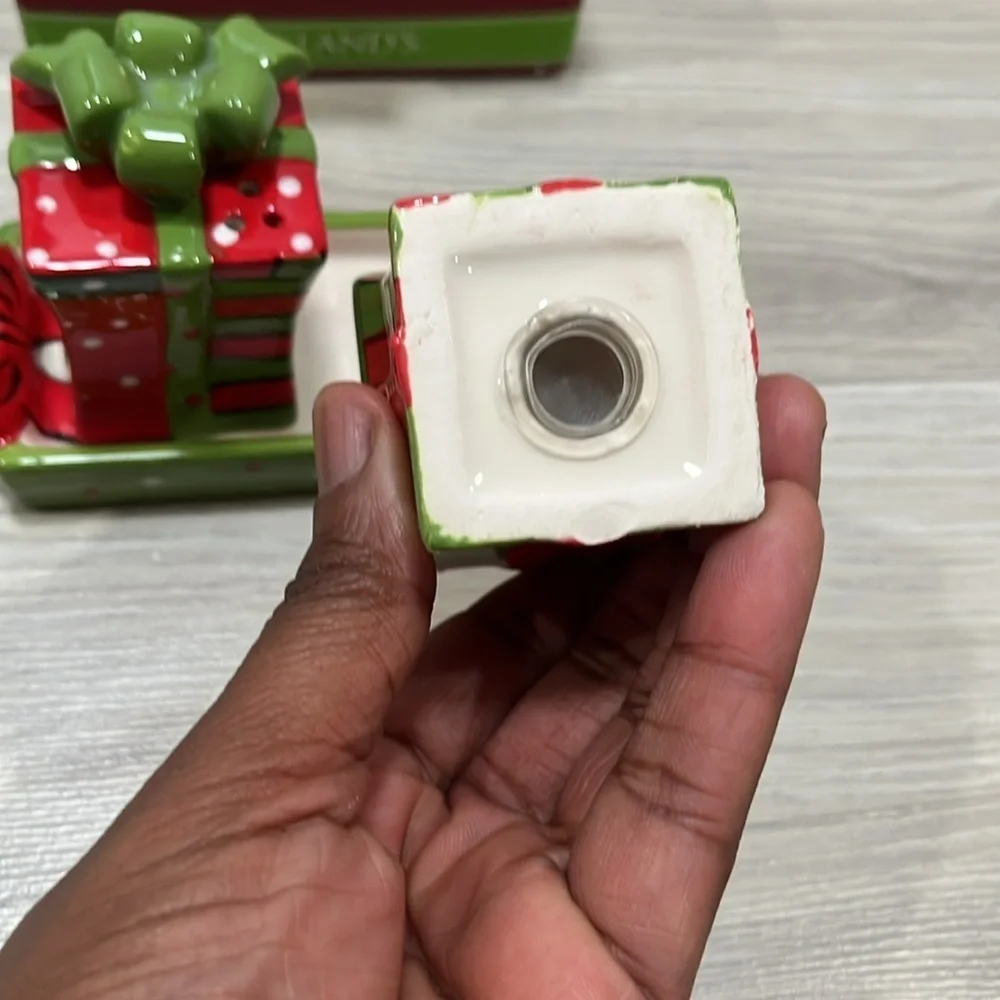 Kirkland's Salt Pepper Set with‎ Tray Christmas Present Red and Green Never Used